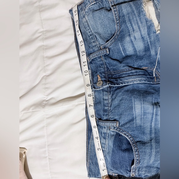 Old Navy Women's Ripped Jean Shorts - Picture 8 of 9